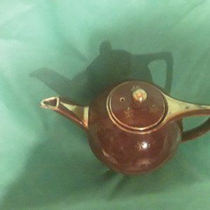 Hull Burgandy Tea Pot 6 Cup ,24K Gold